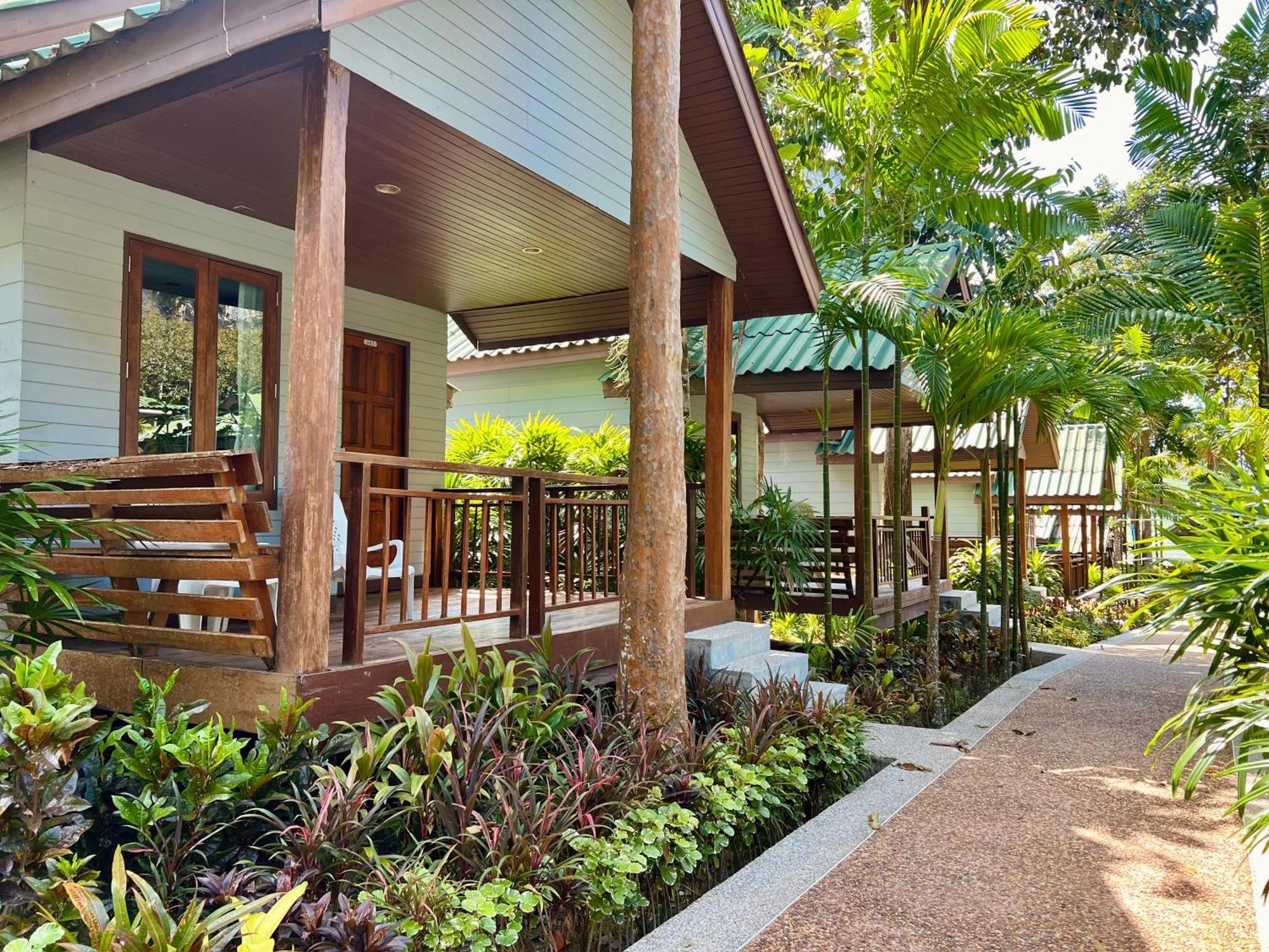 Dream Valley Resort, Pantai Tonsai Bilik gambar